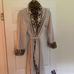 Cozy Leopard Robe